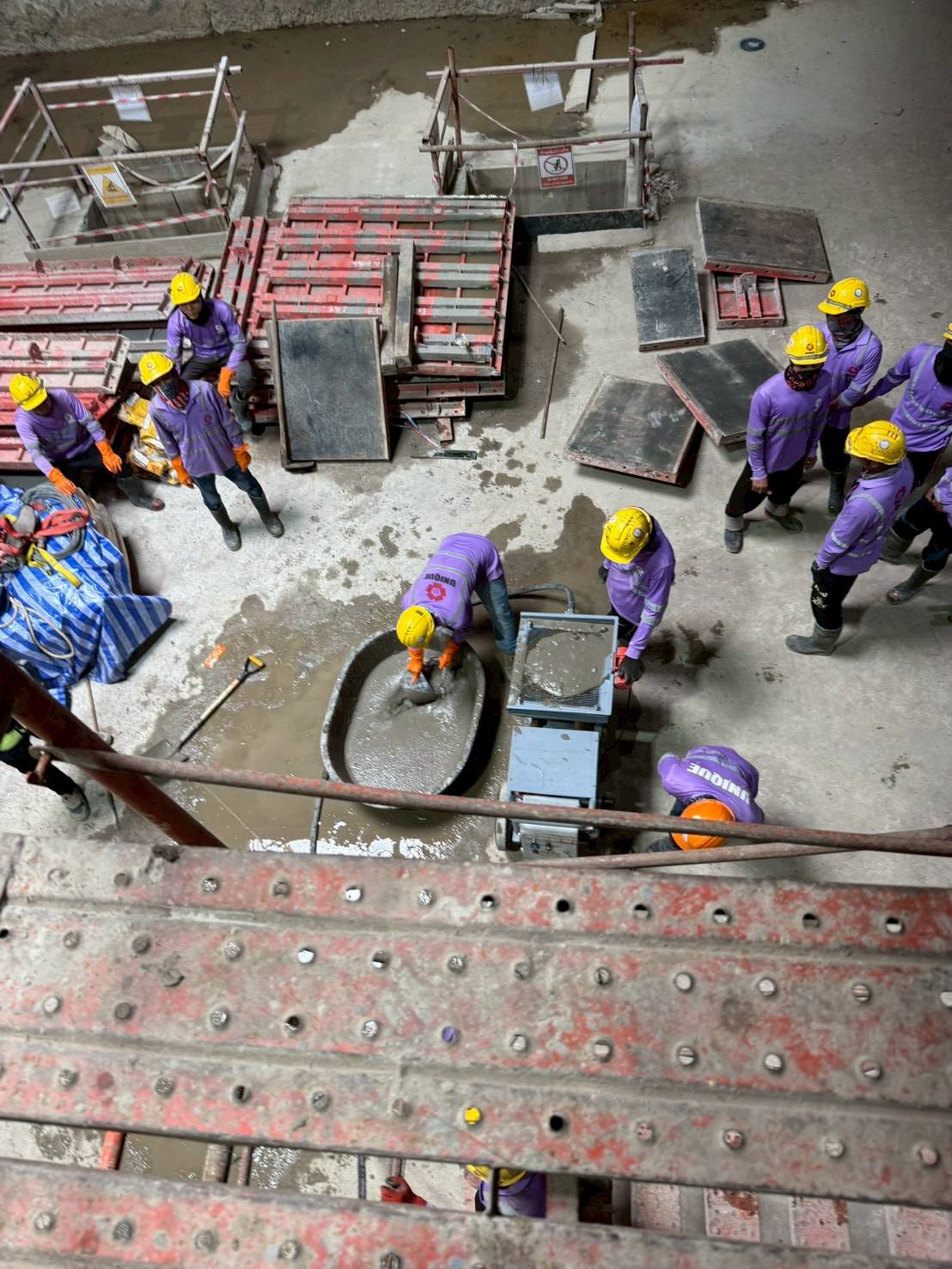 ช่วงปีใหม่เเบบนี้งานก่อสร้างหลายที่เร่งปิดจบท้ายปี จากที่เนิบๆใช้คนเยอะๆ กลายเป็นมองหาเครื่องมือทุ่นเเรง..เเละเเล้วเราก็เจอกันสำหรับ UNIQUE (มหาชน) ได้นำเครื่องพ่นปูนจาก MASS ENGINEERING ไปช่วย GROUT ปูนสำหรับ PROJECT รถไฟฟ้าสายสีม่วง ผลลัพธ์ ถูกใจ😁❤️ใช่เลย จากเช่าวันละ1,000บาท เปลี่ยนใจตั้งงบซื้อใหม่ปีหน้า สุดท้ายนี้ผมยังเชื่อว่า "คนเรามีเวลาเบ่งบานที่ต่างกัน" เเละผมพูดเสมอกับน้องๆเเละบ่อยมากๆในปีนี้ว่า "เวลาเบ่งบานของเรามาถึงเเล้ว" เพราะสรรพกำลังทั้งสิ้นค้าที่หลากหลาย ครบทุกฟังก์ชั่น เงินทุน ทีมงาน ผู้เชี่ยวชาญ PARTNER เเละที่สำคัญเมื่อลูกค้ามองหา "ถูก+เร็ว+ดี" มากกว่าครั้งไหนๆ นั่นคือโอกาสของเราในตอนนี้