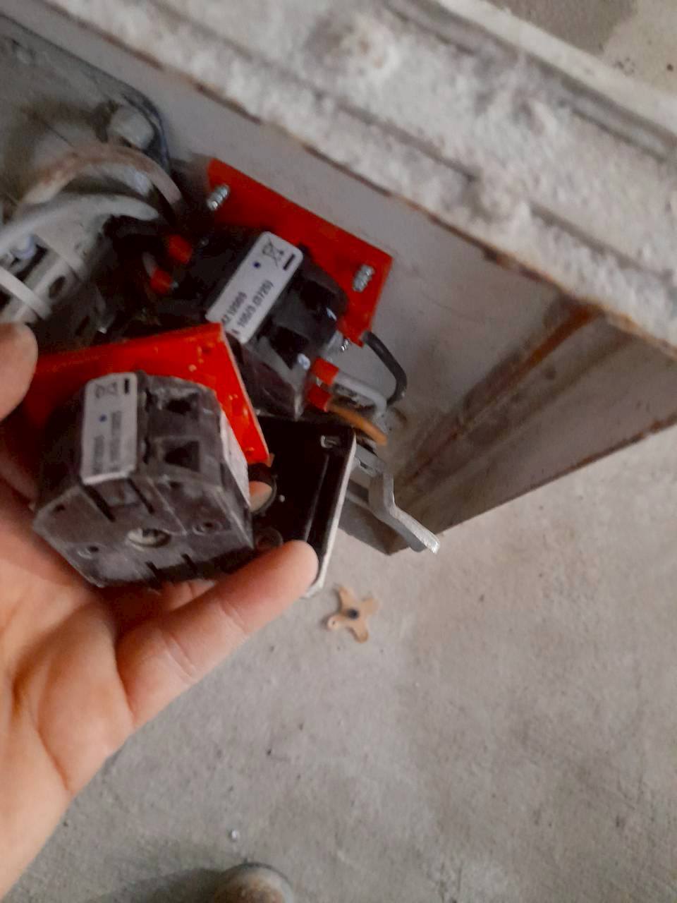 ไซต์งานกรุงเทพ มอเตอร์เครื่องพ่นไหม้ เเละอะไหล่ไฟฟ้าชำรุด