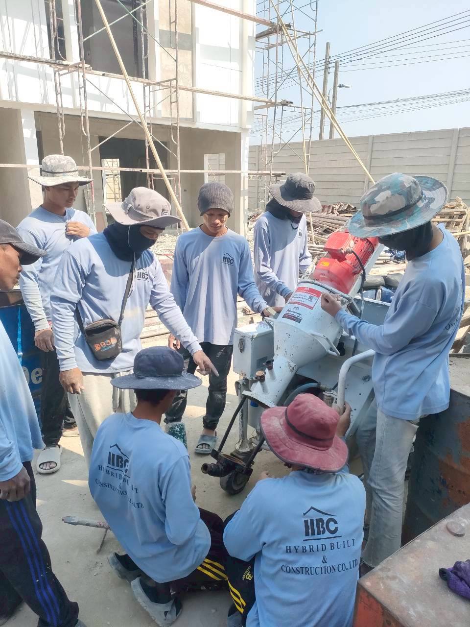 ไซต์งานบางนา เช่าเครื่องพ่นปูน