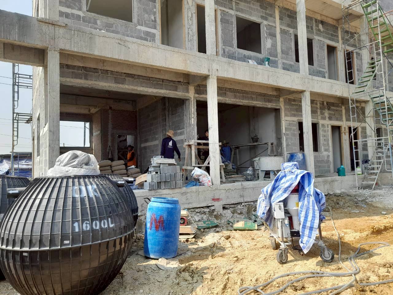 ไซต์งานไทรน้อย เช่าเครื่องพ่นปูน