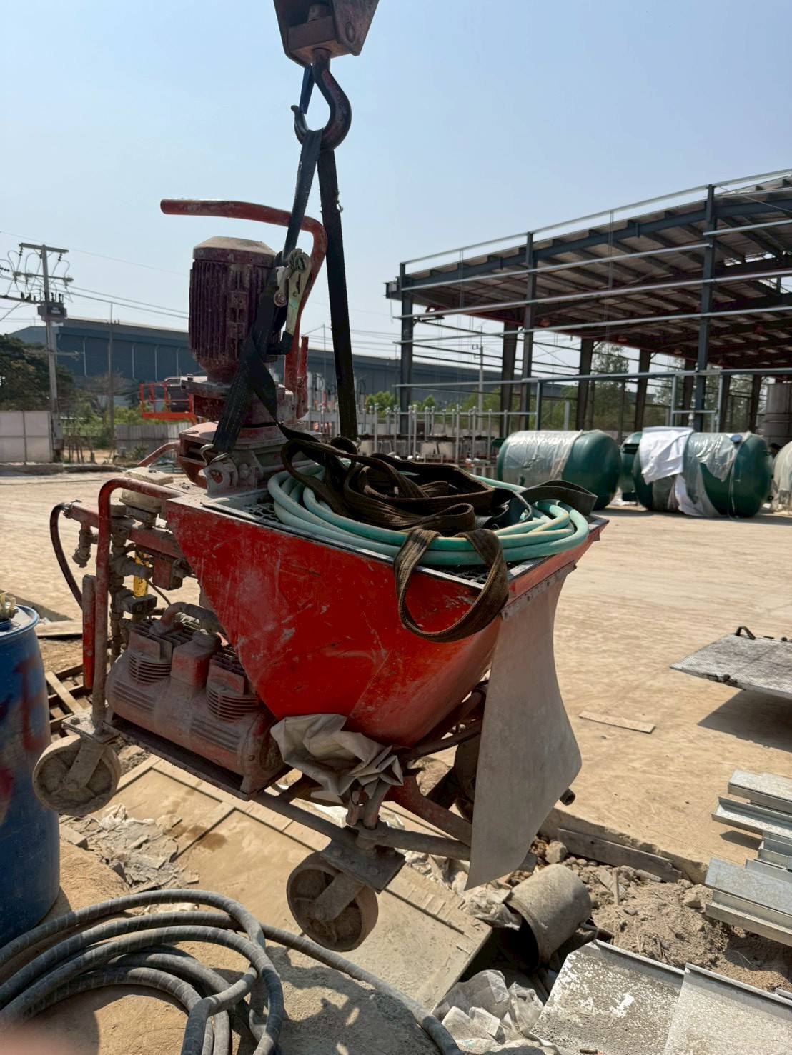 ลูกค้าจากชลบุรี เช่าเครื่องพ่นปูน