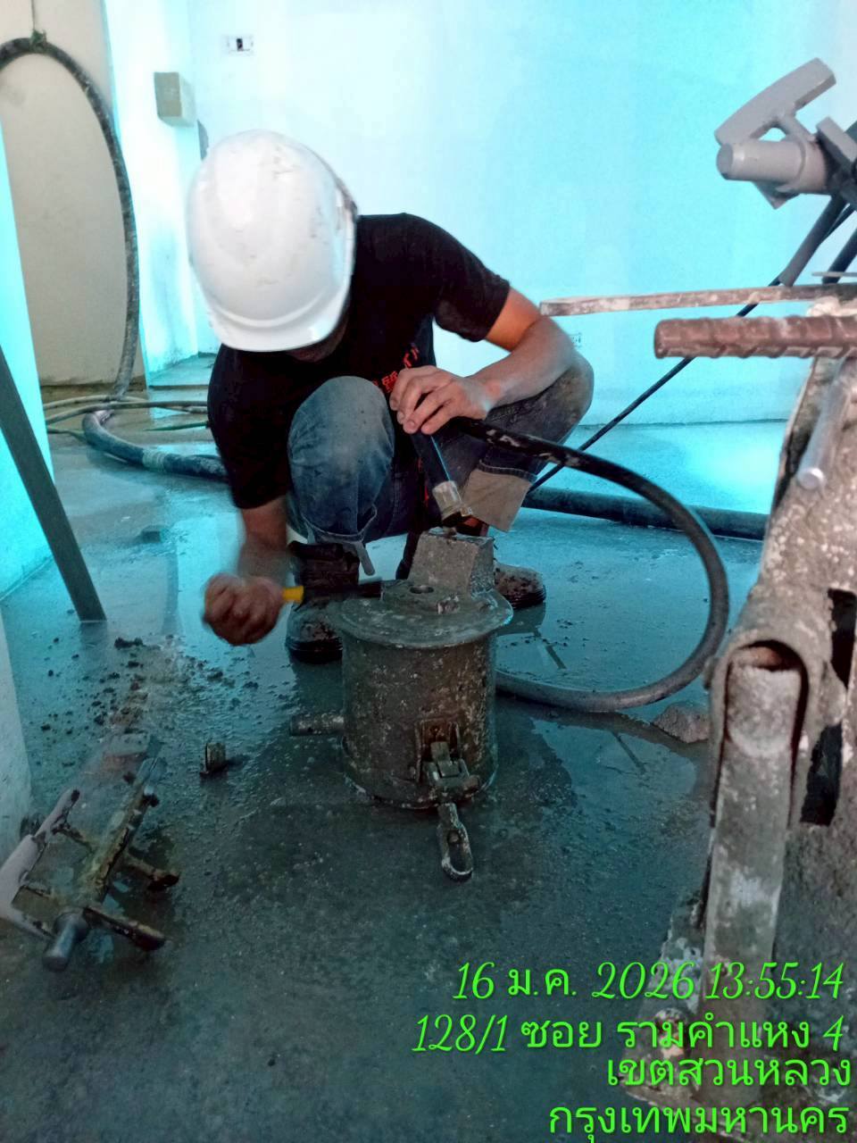 งานเทพื้นปรับระดับ เเละงานผสมปูน ถึงไซต์งาน