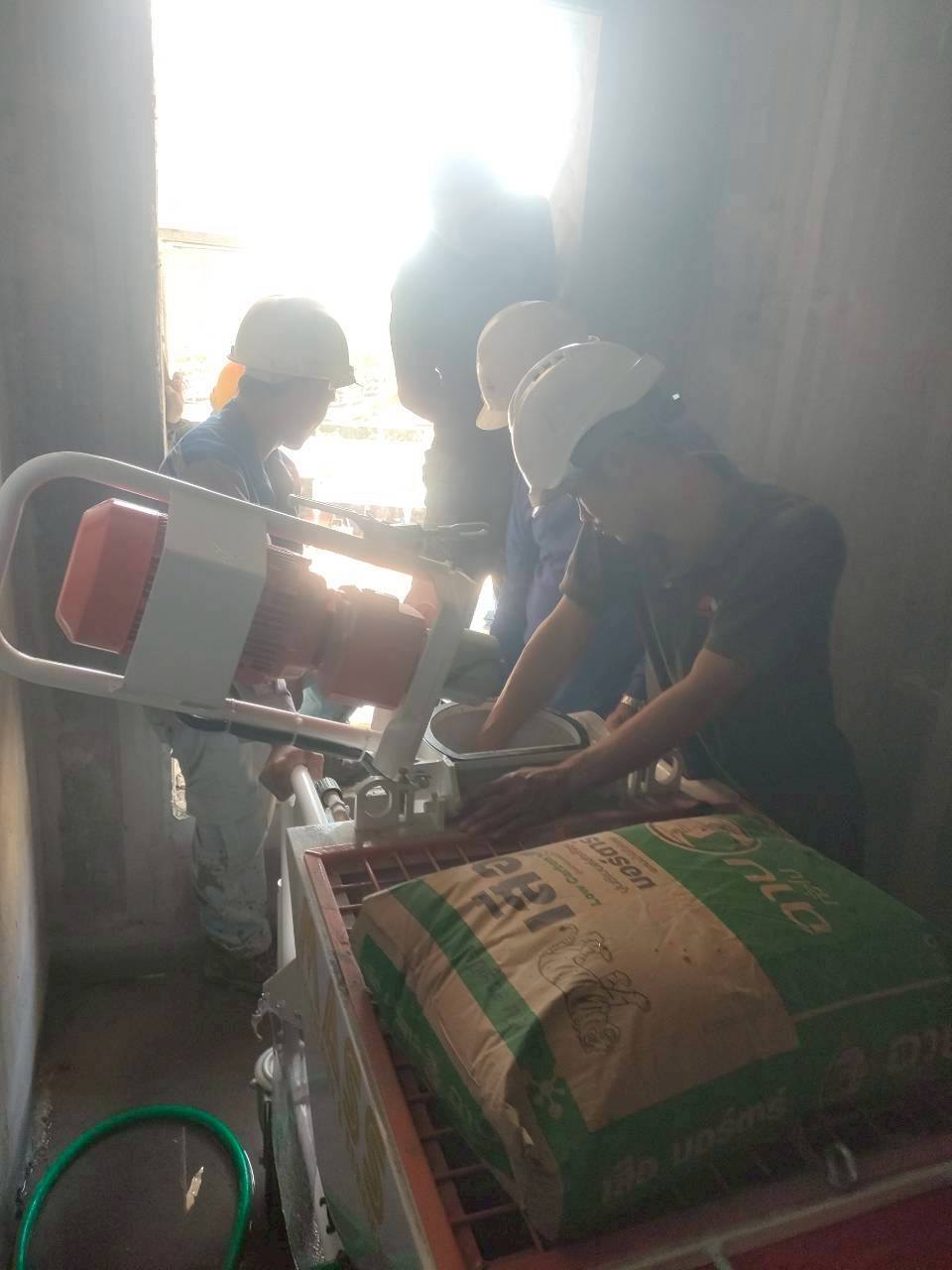 ลูกค้าเช่าเครื่องพ่นปูน ถึงหน้าไซต์งาน