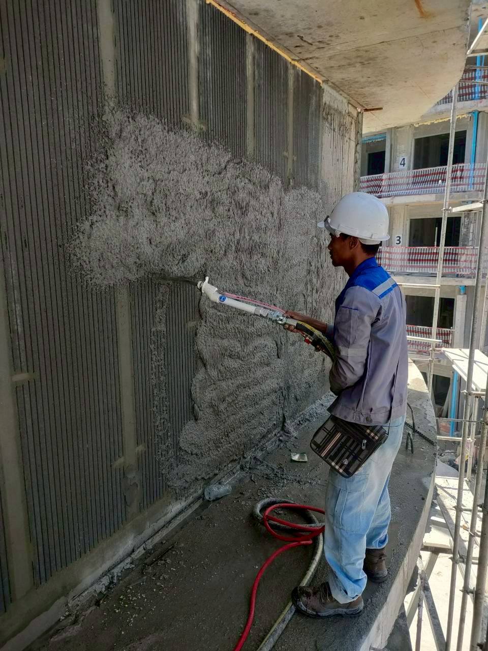 ลูกค้าเช่าเครื่องพ่นปูน ถึงหน้าไซต์งาน