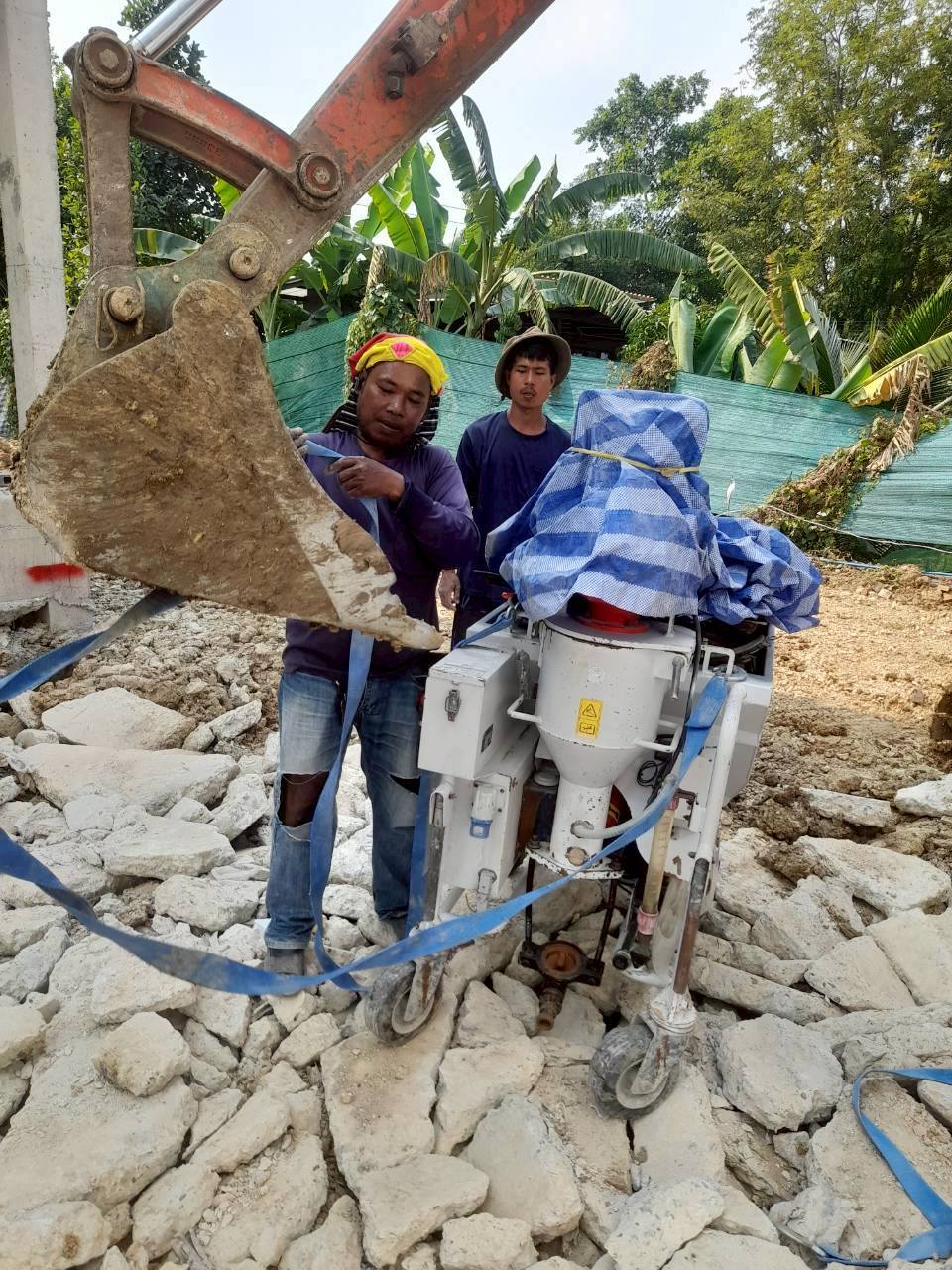 ไซต์งานไทรน้อย เช่าเครื่องพ่นปูน