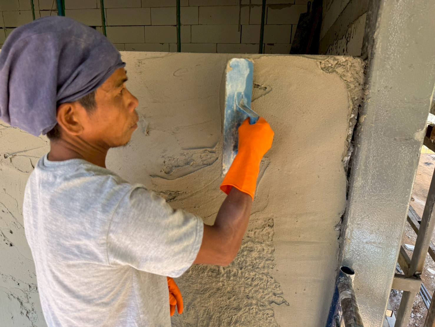 ลูกค้าจากอุดรธานี เช่าเครื่องพ่นปูน