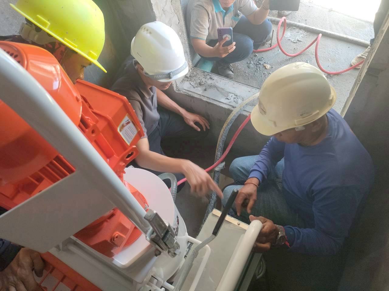 ลูกค้าเช่าเครื่องพ่นปูน ถึงหน้าไซต์งาน