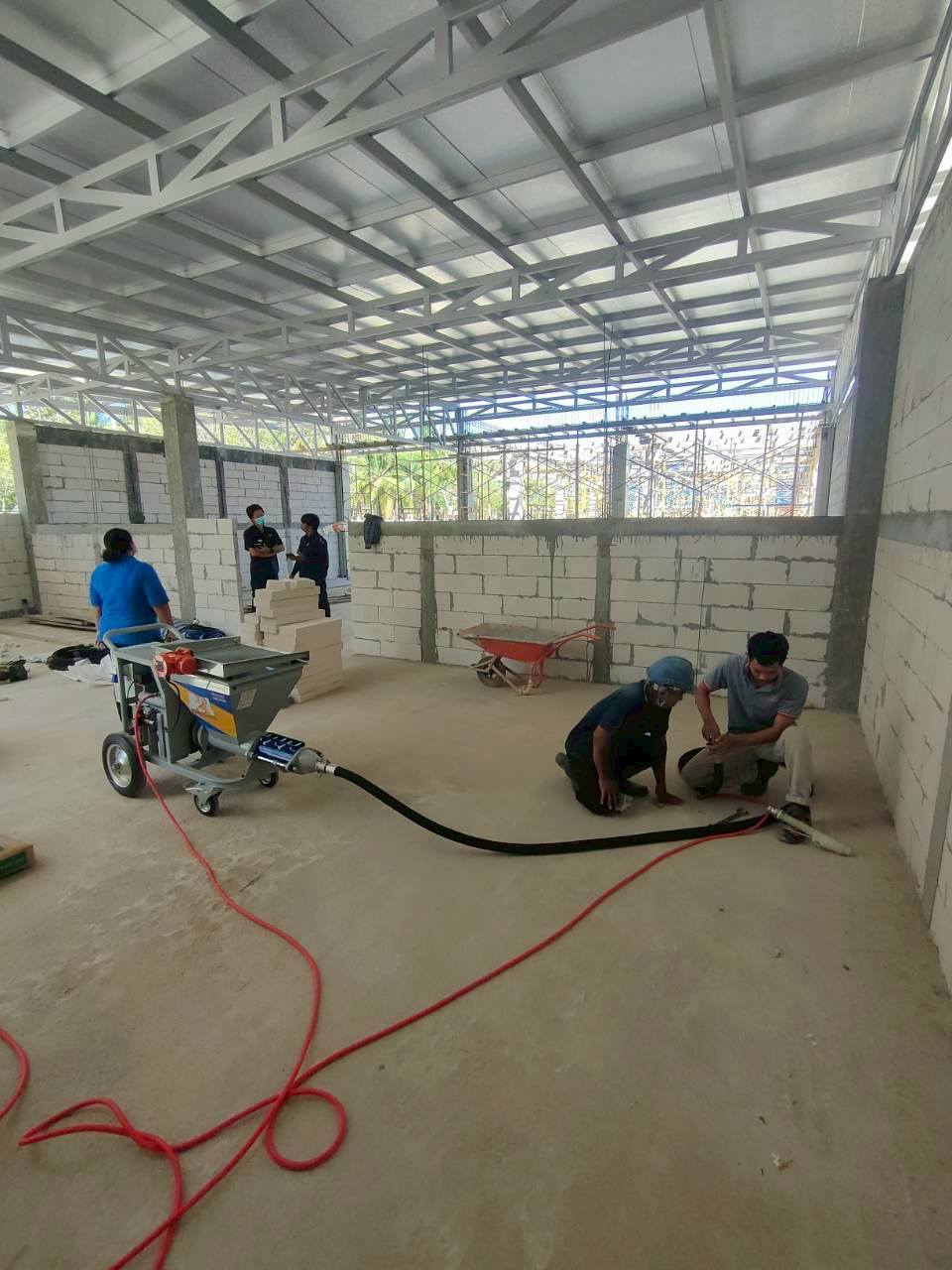 ลูกค้าจากภาคอีสาน ลองเเล้วติดใจ ตัดสินใจซื้อเครื่องพ่นปูน