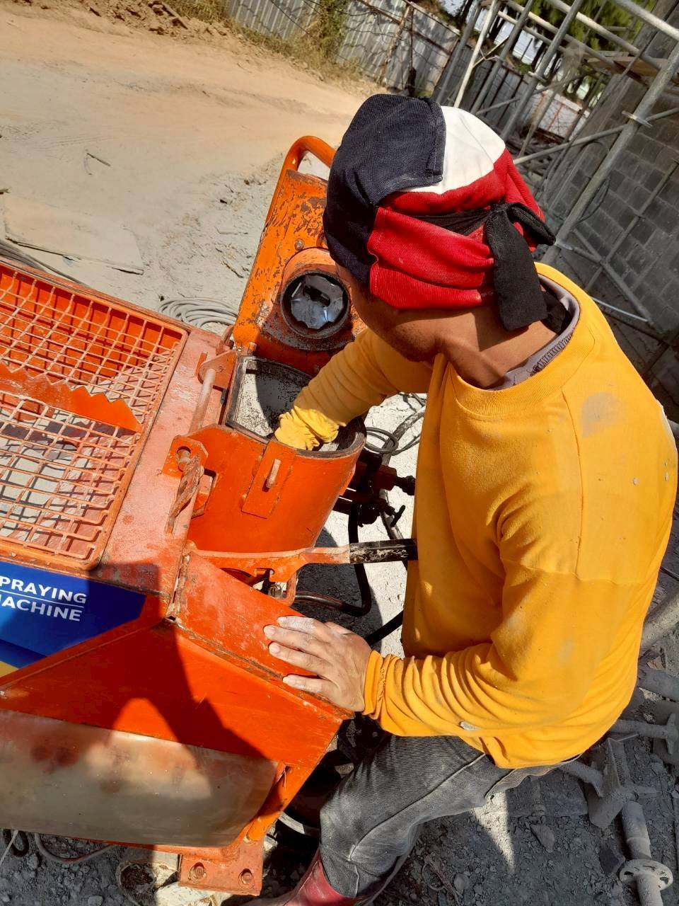 ผู้รับเหมาภาคตะวันออก เช่าเครื่องพ่นปูน