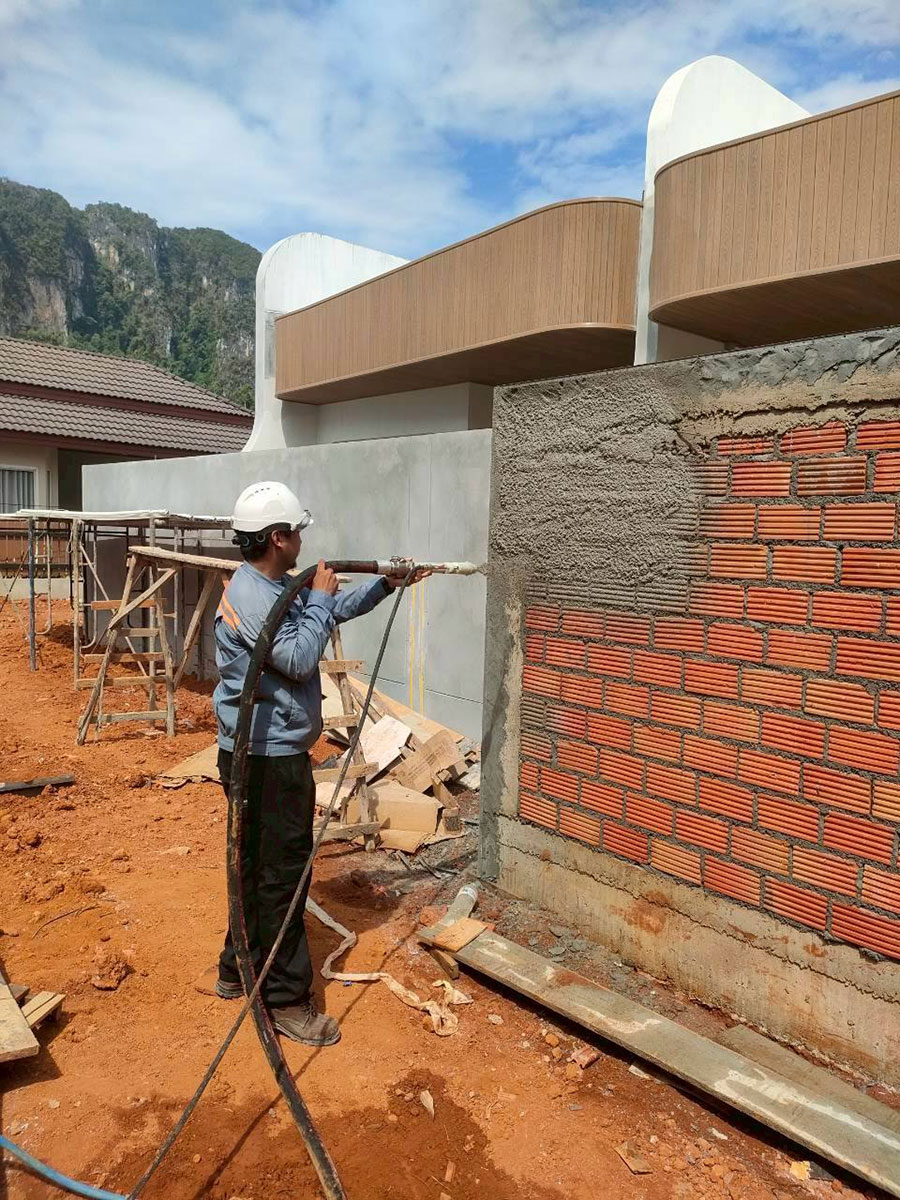 ไซต์งานเกาะสมุย มีช่างส่งถึงที่ สอนถึงที่กับเครื่องพ่นปูน