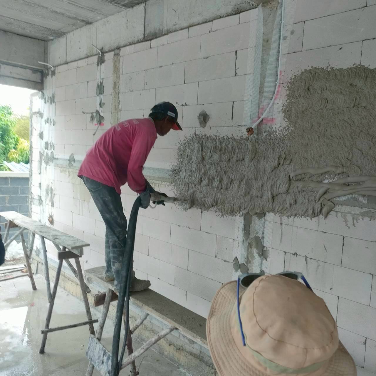 ลุกค้า จ.จันทบุรี กับเครื่องพ่นปูน