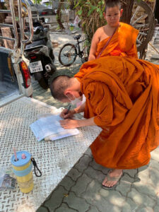 งานพ่นถ้ำพญานาค ที่วัดพิชัยญาติ กรุงเทพ ที่ใช้เครื่องพ่นปูน